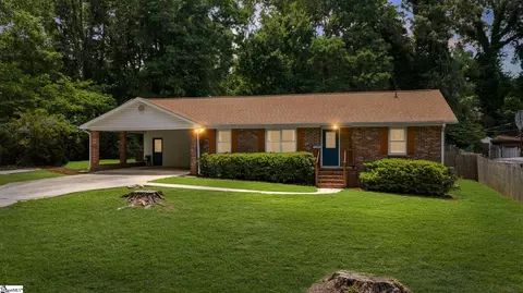 208 Pinewood Dr, Taylors, SC 29687