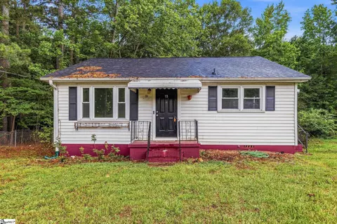 13 Walnut Ln, Travelers Rest, SC 29690
