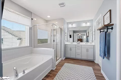 Bath - 429 Basalt Ct, Easley, SC 29642 photo 3 of 5