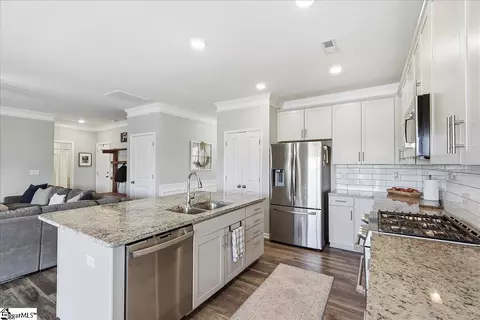Kitchen - 429 Basalt Ct, Easley, SC 29642 photo 4 of 5