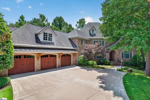 105 Treetops Ct, Greer, SC 29650