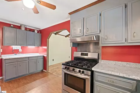 Kitchen - 200 Echo Cir, Easley, SC 29642 photo 3 of 4