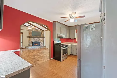 Kitchen - 200 Echo Cir, Easley, SC 29642 photo 4 of 4
