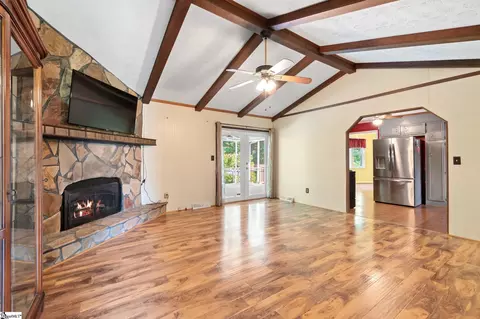 Living - 200 Echo Cir, Easley, SC 29642 photo 3 of 3