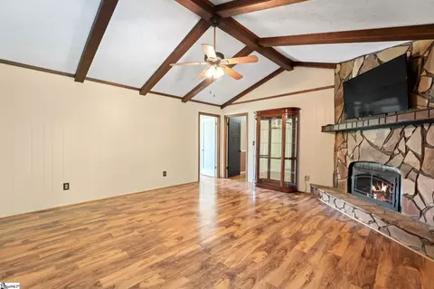 Living - 200 Echo Cir, Easley, SC 29642 photo 2 of 3