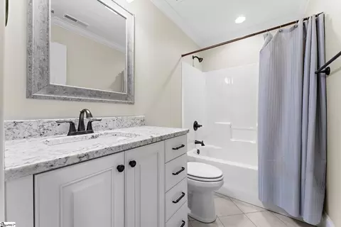 Bath - 147 Stone Gate Dr, Duncan, SC 29334 photo 3 of 4