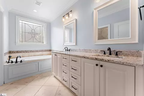 Bath - 147 Stone Gate Dr, Duncan, SC 29334 photo 2 of 4