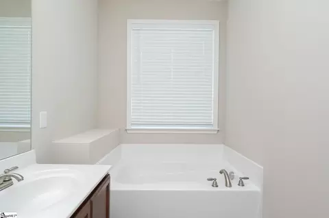 Bath - 521 Turning Leaf Ln, Greer, SC 29651 photo 2 of 3