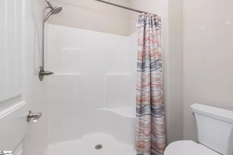Bath - 521 Turning Leaf Ln, Greer, SC 29651 photo 3 of 3