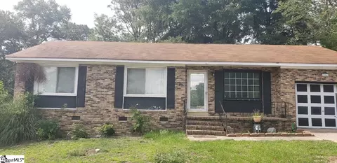 204 Harwood Dr, Hopkins, SC 29061