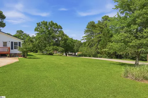 Exterior - 100 Elm Ct, Easley, SC 29642 photo 4 of 8