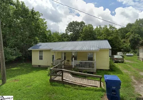117 Williams St, Woodruff, SC 29388