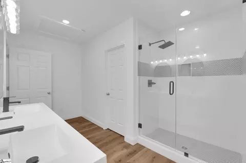 Bath - 234 Brookview Cir, Easley, SC 29642 photo 2 of 4