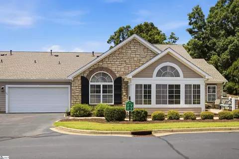 124 Ravines Ln, Spartanburg, SC 29301