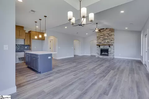 Living - 102 Powell Ct, Easley, SC 29640 photo 7 of 11