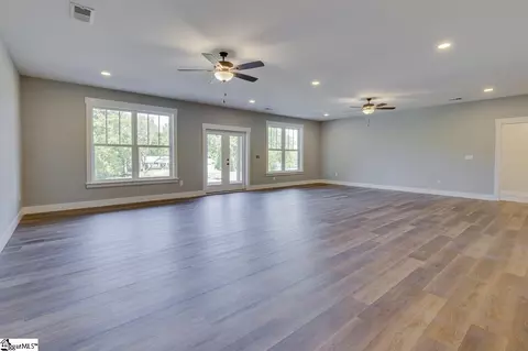Living - 102 Powell Ct, Easley, SC 29640 photo 10 of 11