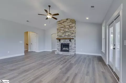 Living - 102 Powell Ct, Easley, SC 29640 photo 5 of 11