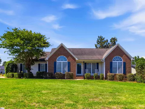 104 Harvest Ridge Dr, Inman, SC 29349