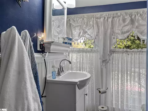 Bath - 401 E Rutledge Ave, Gaffney, SC 29340 photo 3 of 3