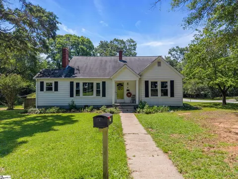 214 N Pliney Cir, Simpsonville, SC 29681