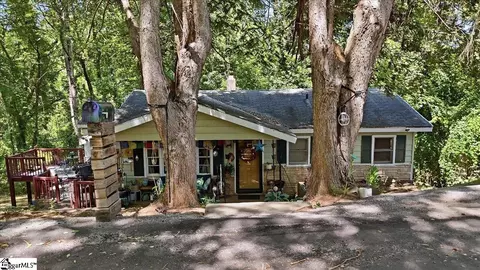 76 Bomar St, Inman, SC 29349