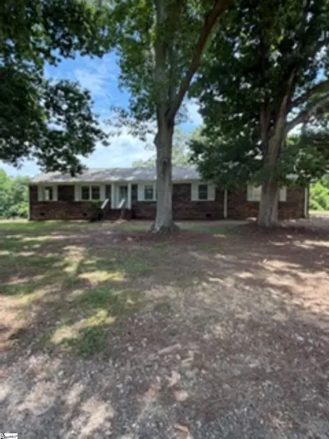 140 Loftis Dr, Pelzer, SC 29669