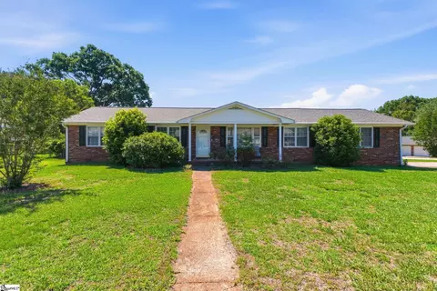2 Elkhorn Dr, Greenville, SC 29617
