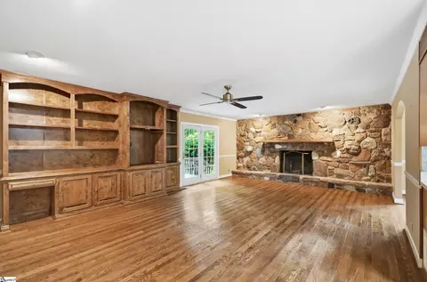 Living - 100 Crystal Ln, Pickens, SC 29671 photo 6 of 8