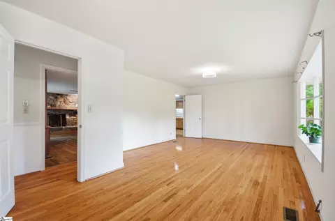 Living - 100 Crystal Ln, Pickens, SC 29671 photo 2 of 8