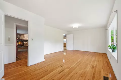 Living - 100 Crystal Ln, Pickens, SC 29671 photo 3 of 8
