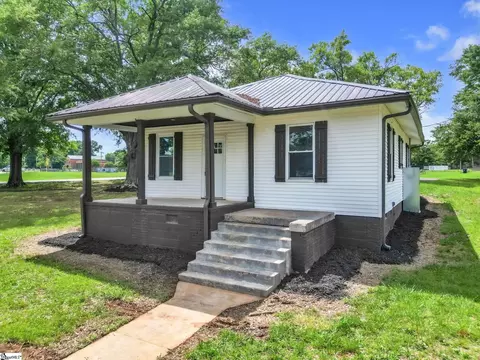 Exterior - 301 Anderson St, Pelzer, SC 29669 photo 3 of 5
