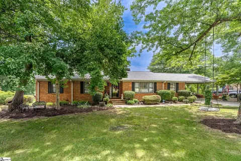15 Ravensworth Rd, Taylors, SC 29687