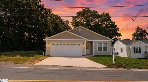 22 Bomar St, Inman, SC 29349