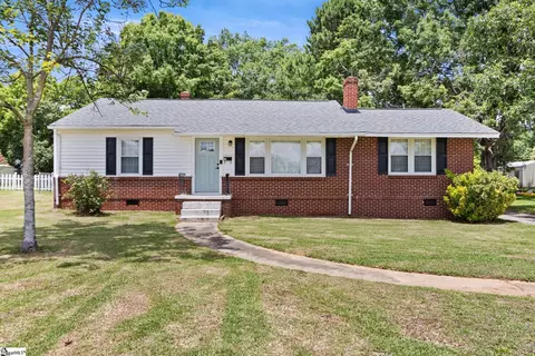711 N Adair St, Clinton, SC 29325