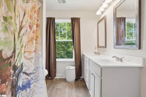 Bath - 103 Preston St, Easley, SC 29640 photo 1 of 2