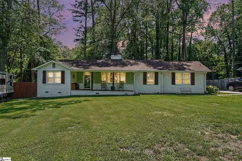 120 Carlton Dr, Mauldin, SC 29662