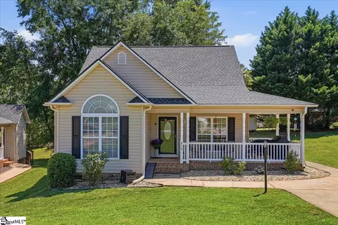 214 Cool Water Ct, Boiling Springs, SC 29316