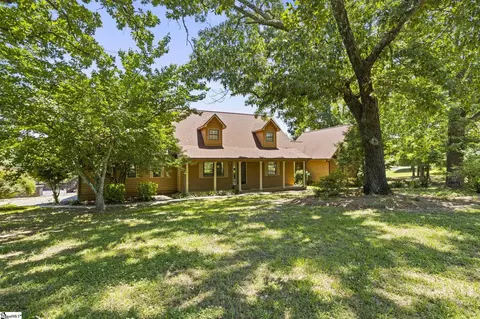 40 Ridings Rd, Campobello, SC 29322