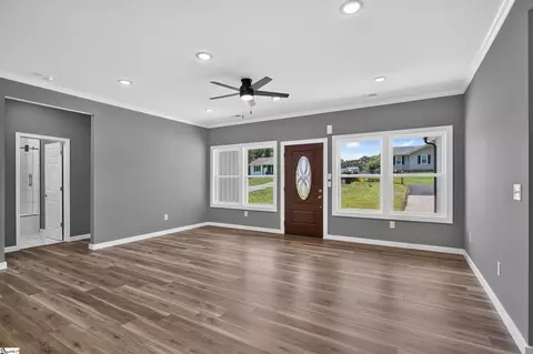 Living - 223 Maple Dr, Anderson, SC 29621 photo 2 of 5
