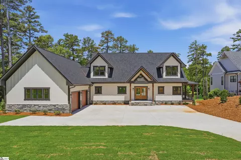 640 Crooked Trace Ln, Seneca, SC 29672