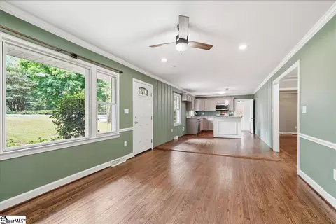 Living - 14 Pine Ln, Williamston, SC 29697 photo 4 of 4