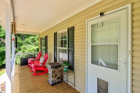208 Valley Rd, Travelers Rest, SC 29690