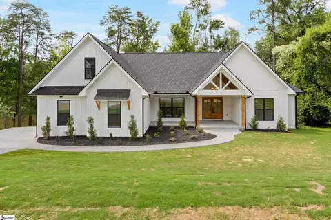 9 Dahlgreen Ln, Taylors, SC 29687
