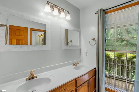 Bath - 1004 Ridgeview Dr, Pendleton, SC 29670 photo 1 of 3
