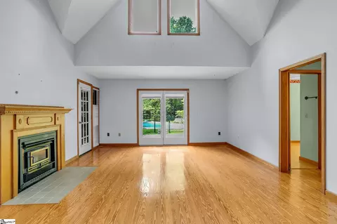 Living - 1004 Ridgeview Dr, Pendleton, SC 29670 photo 4 of 4