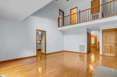Living - 1004 Ridgeview Dr, Pendleton, SC 29670 photo 3 of 4