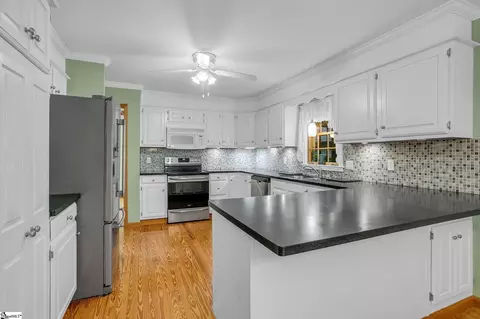 Kitchen - 1004 Ridgeview Dr, Pendleton, SC 29670 photo 1 of 3