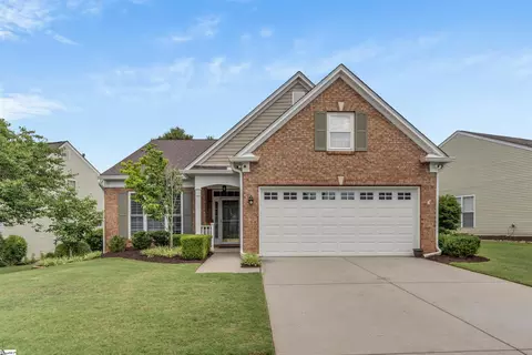 110 St James Place Dr, Greer, SC 29650