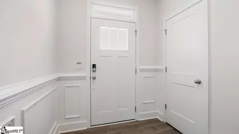 Entry Way - 610 Jules Ln, Moore, SC 29369 photo 3 of 8
