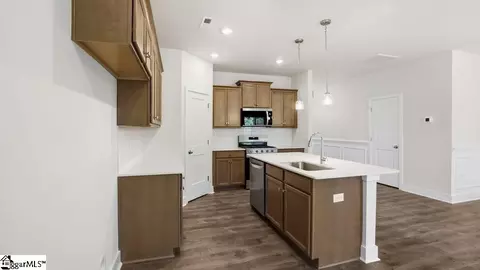 Kitchen - 610 Jules Ln, Moore, SC 29369 photo 2 of 4